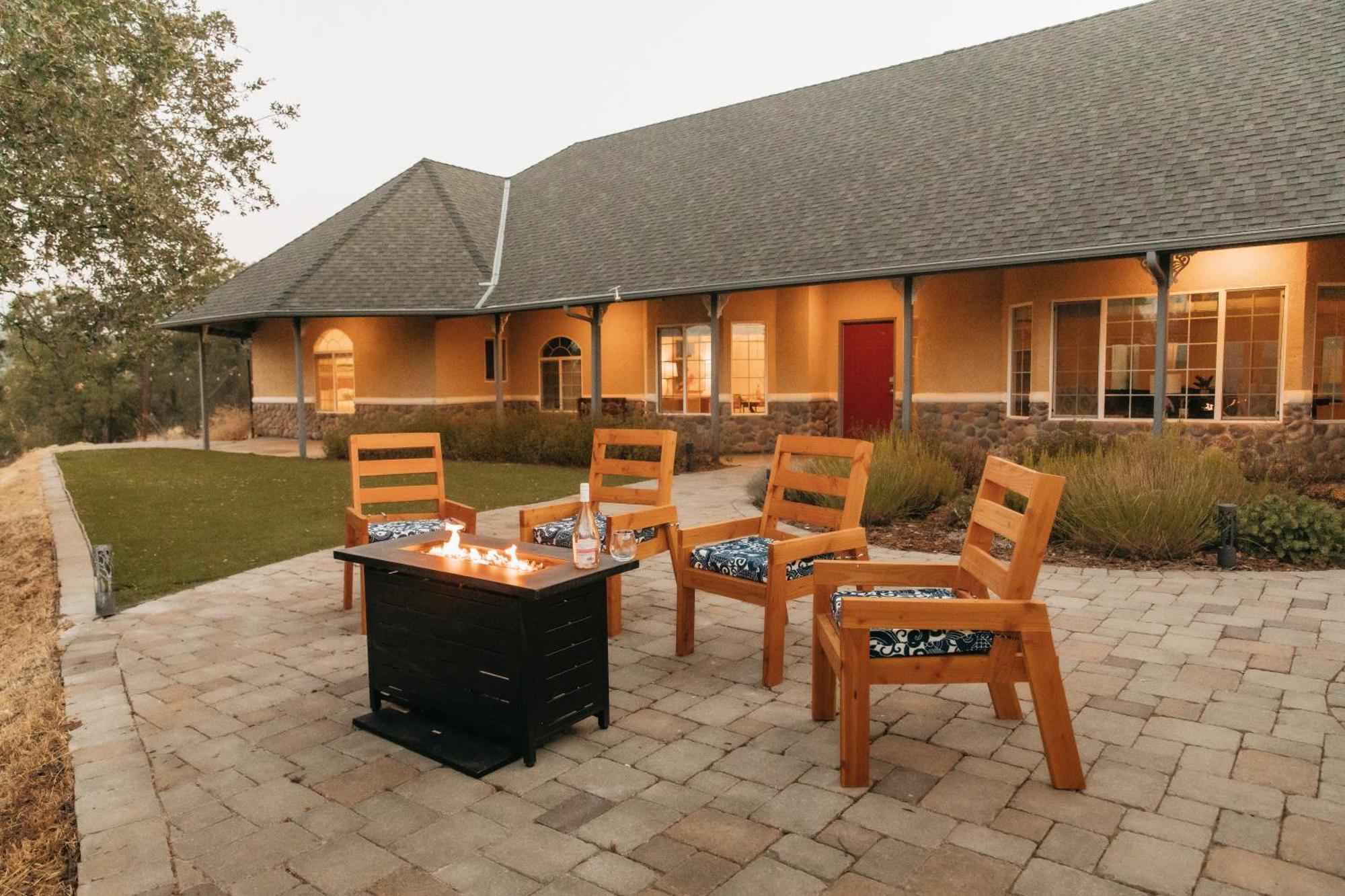 Good Girl's Peak Paradise With Bbq And Fire Pit *